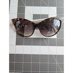 Womens Cat Eye Sunglasses with Case B18